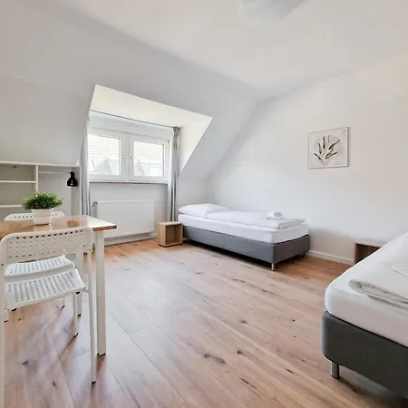 Raj Living - 4 Dachgeschosswohnung - 25 Min Zur Messe Dus *