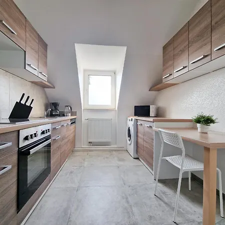 Apartment Raj Living - 4 Dachgeschosswohnung - 25 Min Zur Messe Dus