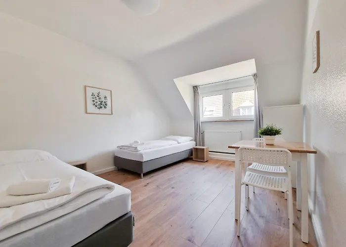 アパート Tolstov - 4 Dachgeschosswohnung - 25 Min Zur Messe Dus クレーフェルト